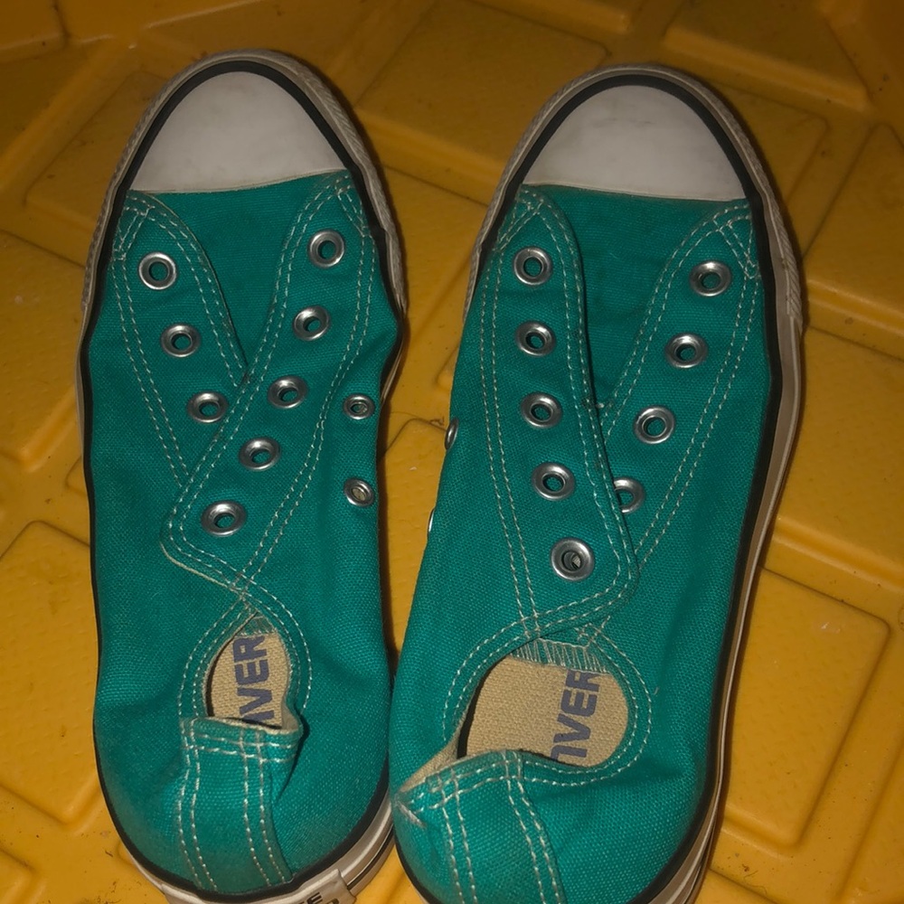 Women size 6 converse all star